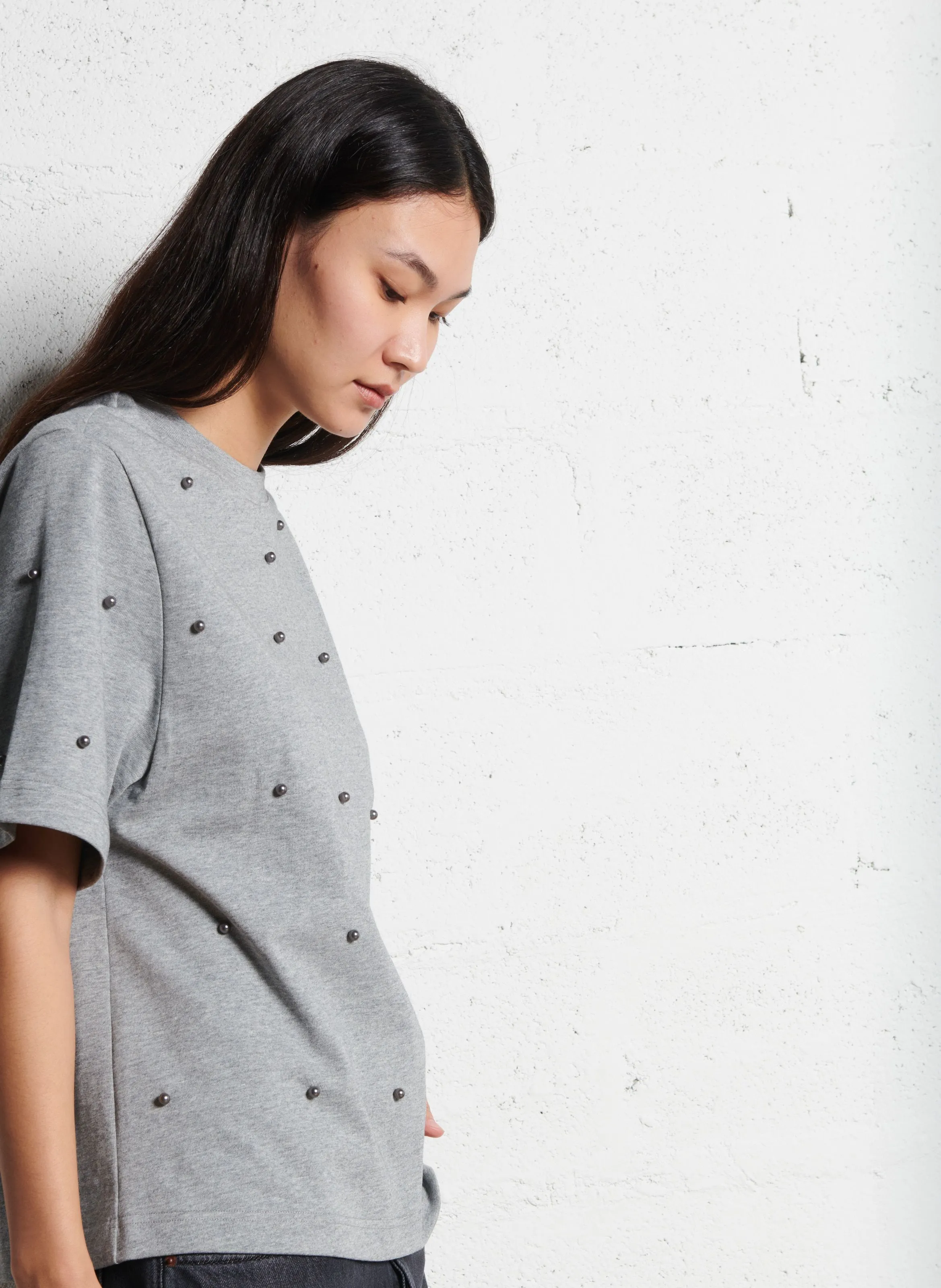 BERENICE ENZO - Camiseta recta con perlas de algodón en blanco