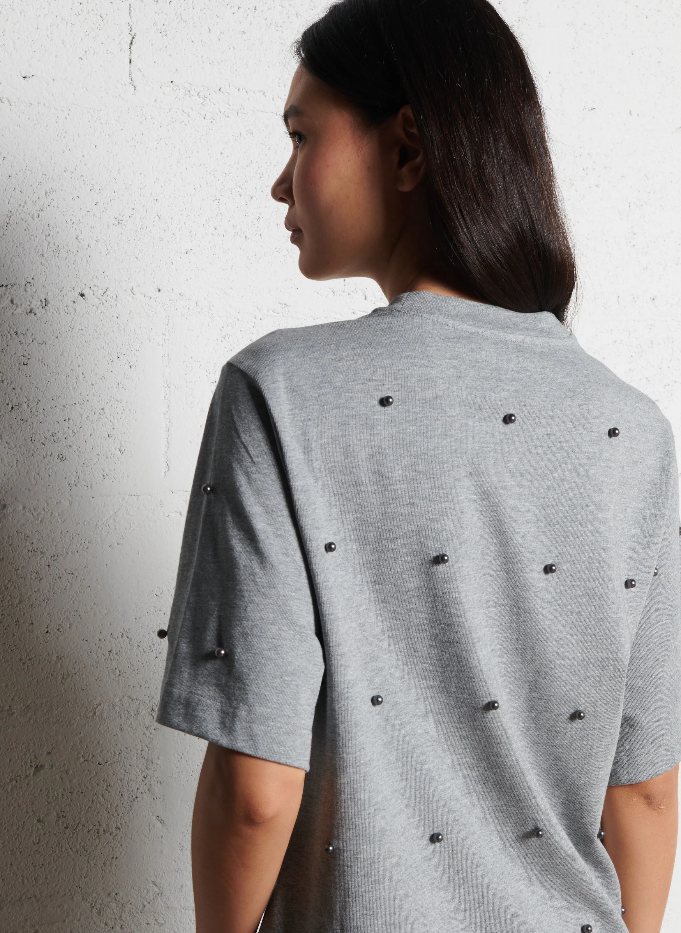 BERENICE ENZO - Camiseta recta con perlas de algodón en blanco