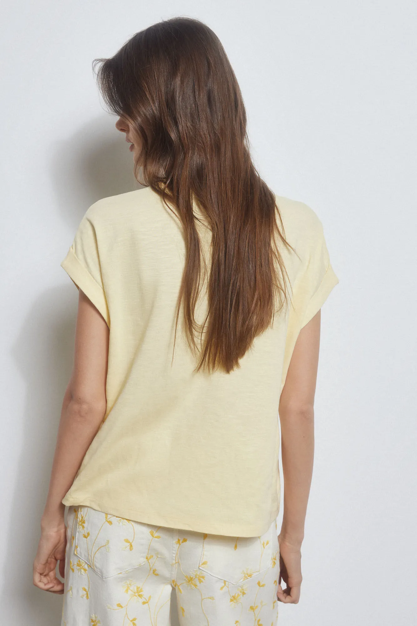 Embroidered short-sleeved t-shirt