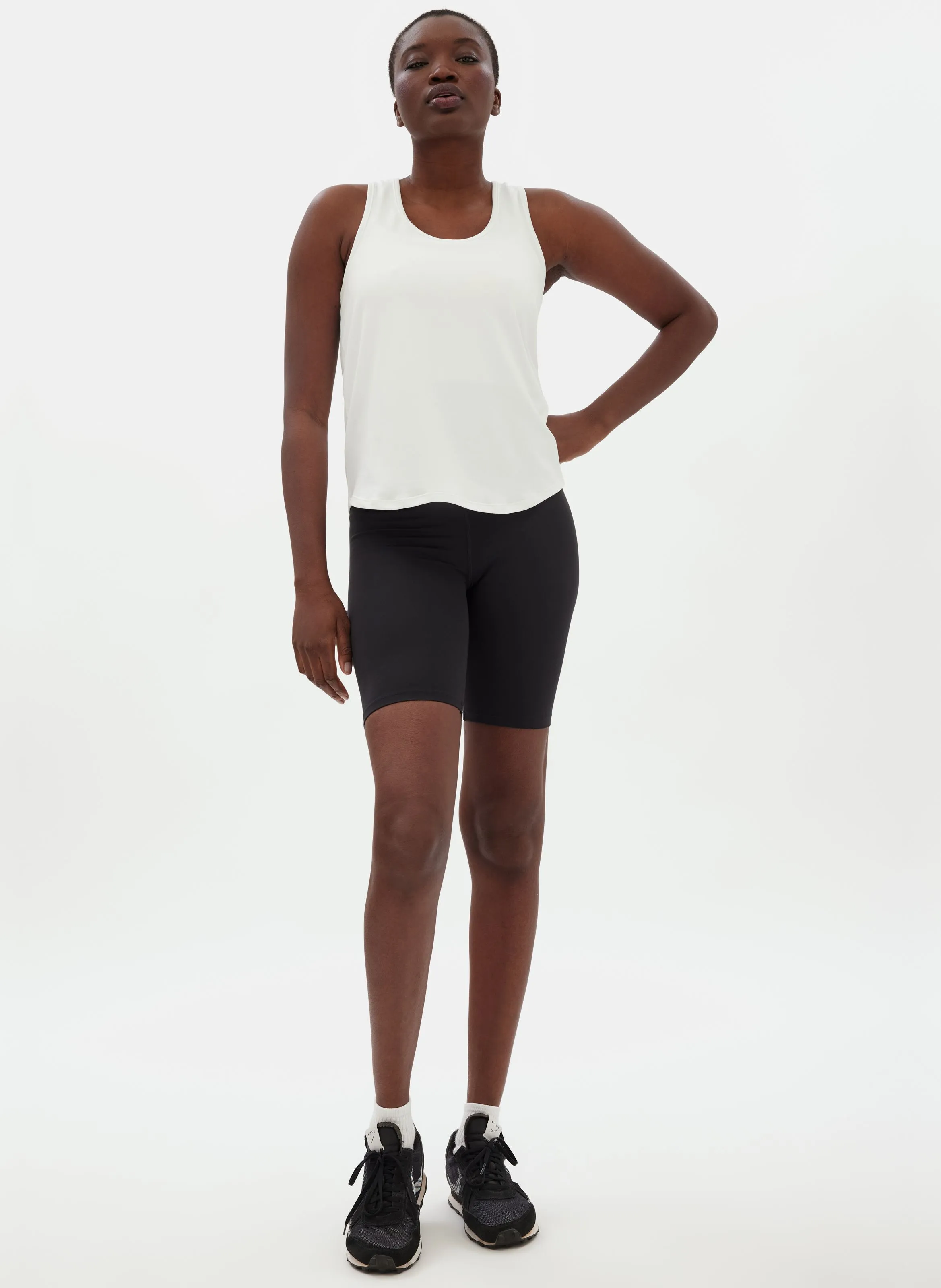 GIRLFRIEND COLLECTIVE RESET - Camiseta de tirantes deportiva de punto ReSet en blanco