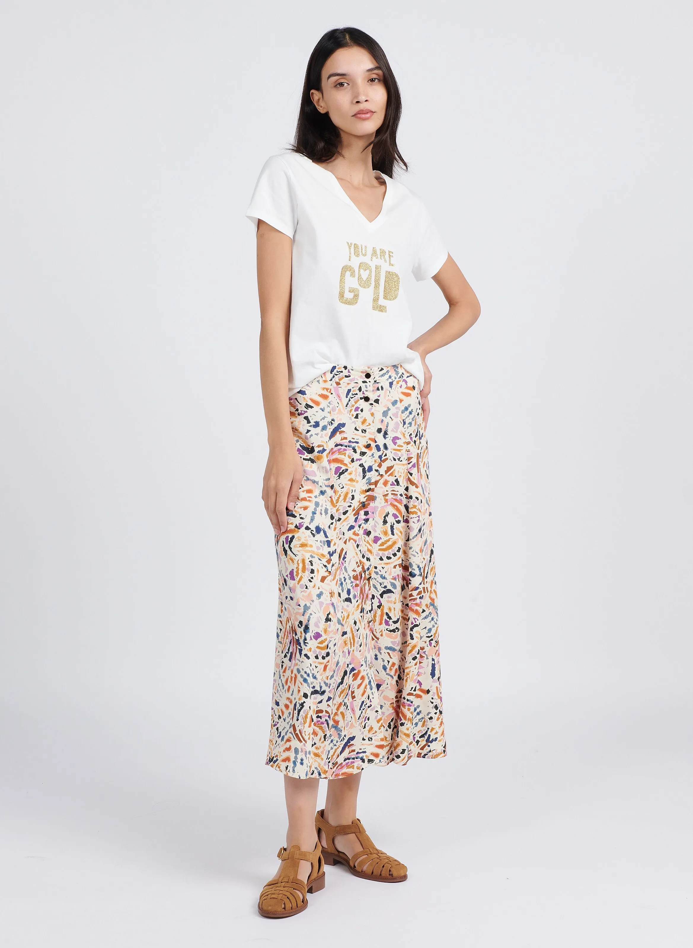 I CODE Camiseta recta de algodón con cuello de pico en blanco