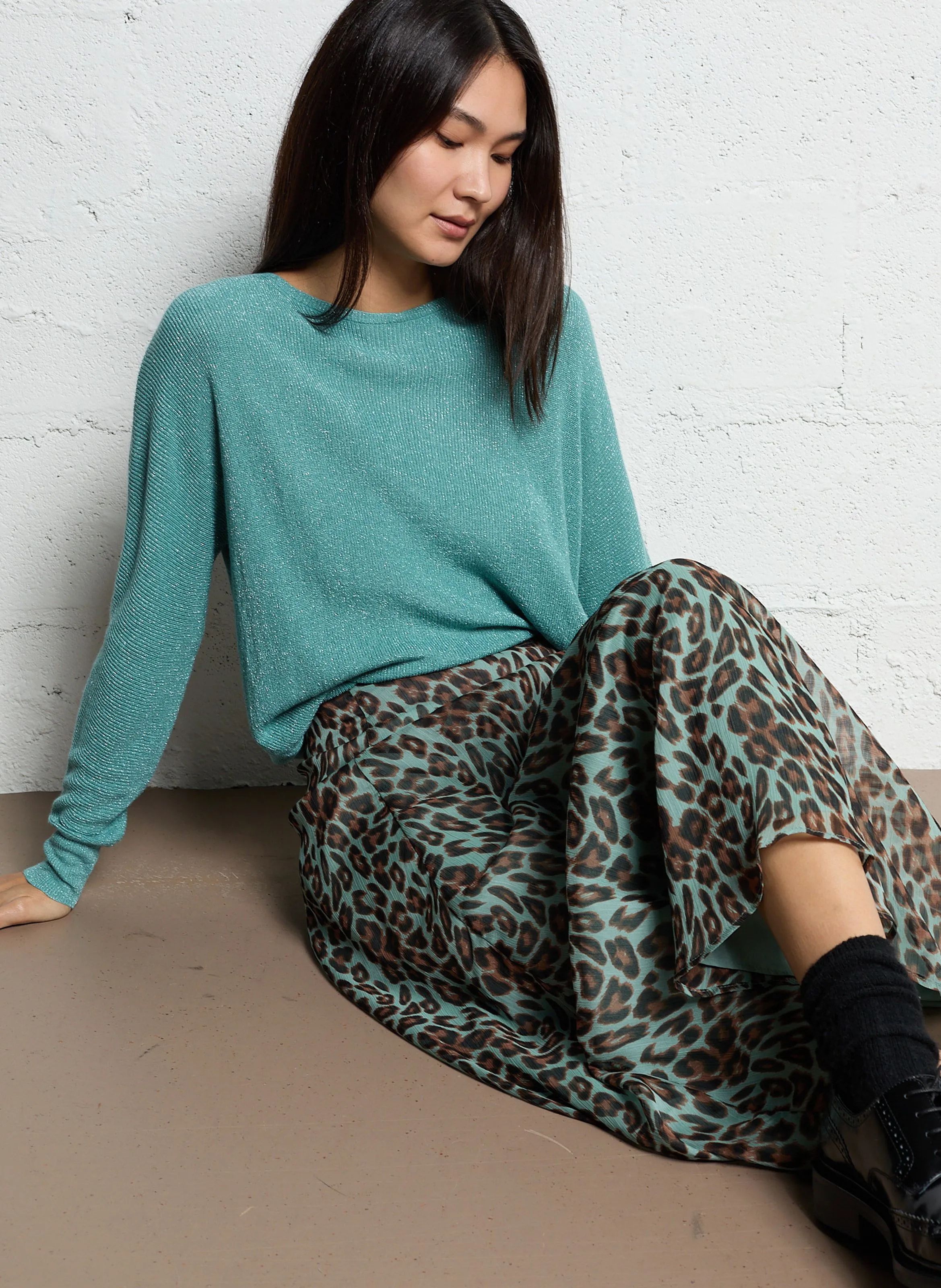 MACARENY - Jersey recto cuello barco en lurex en verde