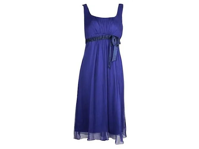 Vestido de seda azul real de Vera Wang con cinturón azul marino 